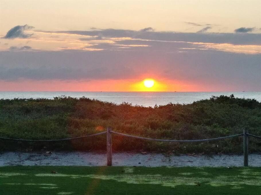 Beachway Per Ankh Pompano Beach Bagian luar foto